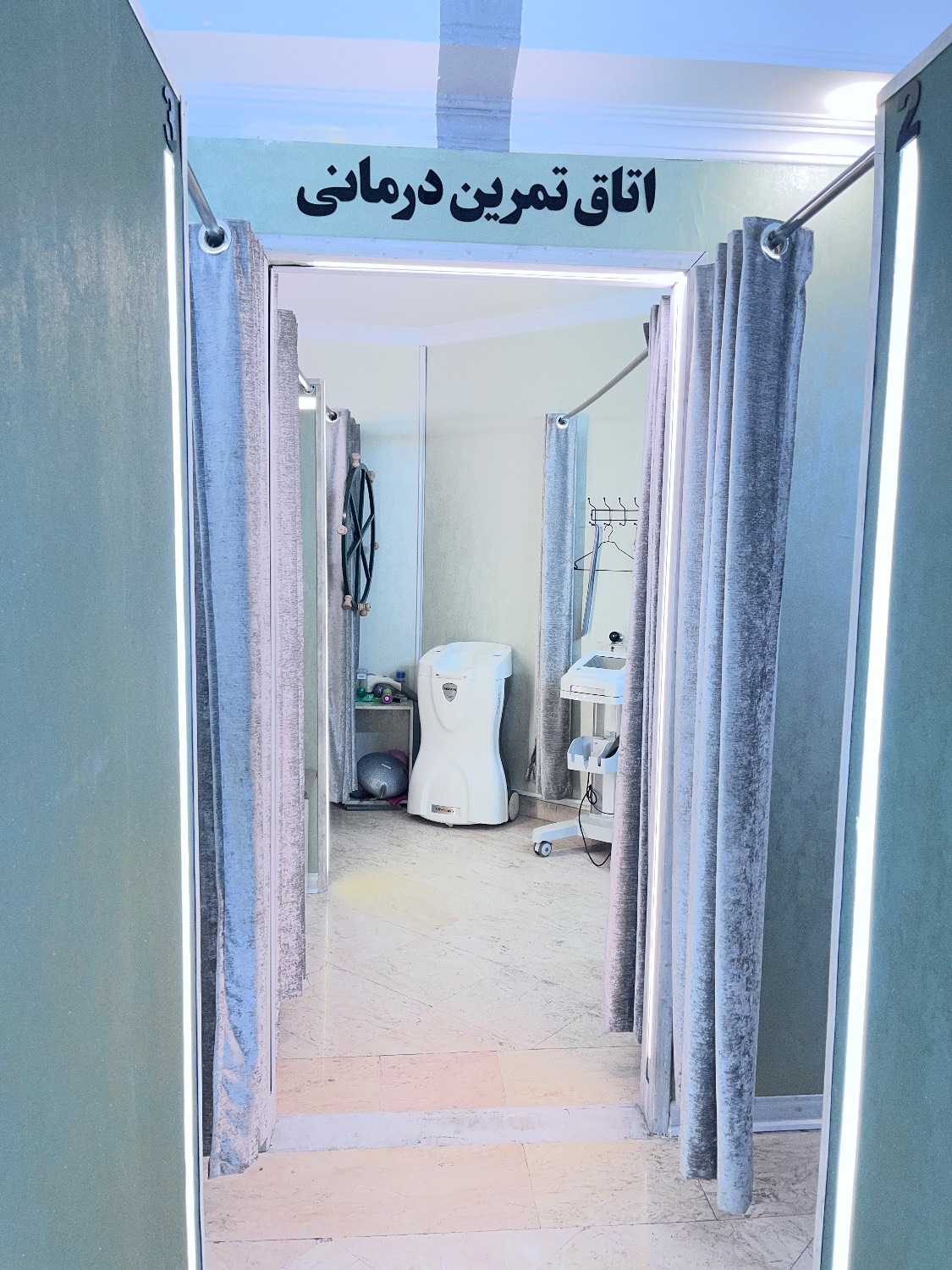فضای داخلی فیزیوتراپی مهرزادفر